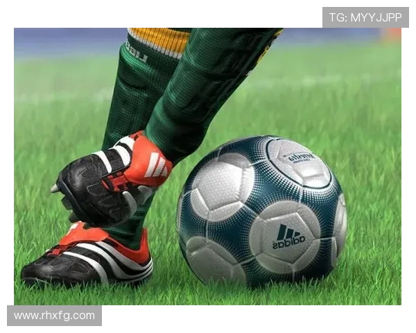 足球周刊810期珍藏球星卡全解析带你发现绿茵巨星背后故事