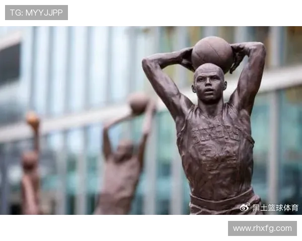 足球球星小雕像背后的故事与艺术魅力揭示